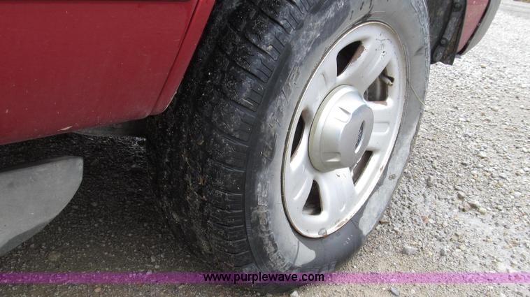 image for item G2192 2002 Ford Explorer XLS SUV