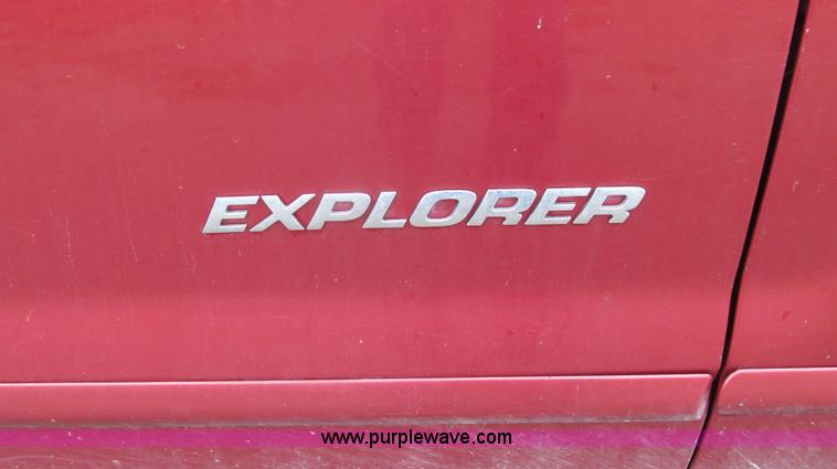 image for item G2192 2002 Ford Explorer XLS SUV