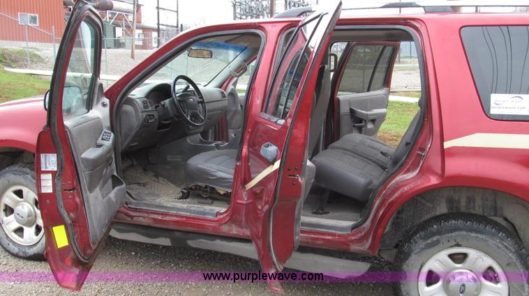 image for item G2192 2002 Ford Explorer XLS SUV