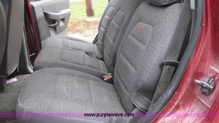 image for item G2192 2002 Ford Explorer XLS SUV