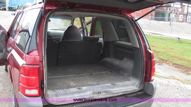 image for item G2192 2002 Ford Explorer XLS SUV