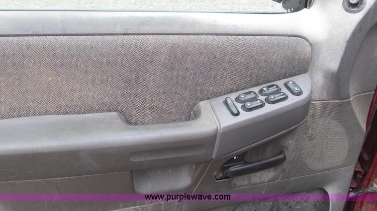 image for item G2192 2002 Ford Explorer XLS SUV
