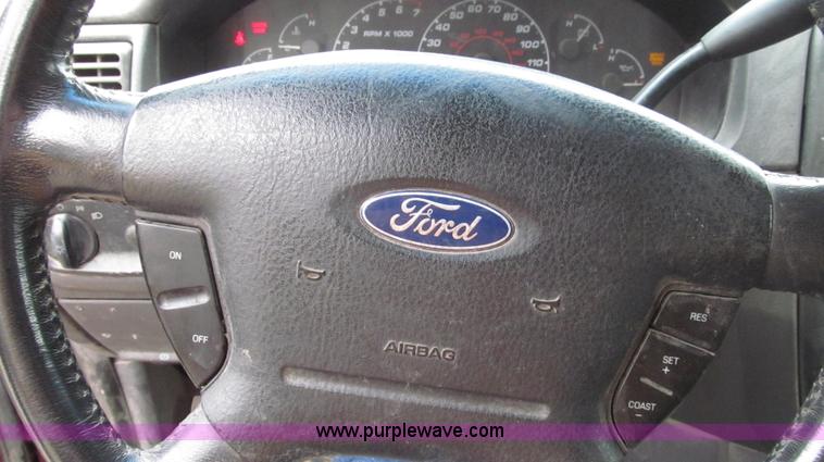 image for item G2192 2002 Ford Explorer XLS SUV