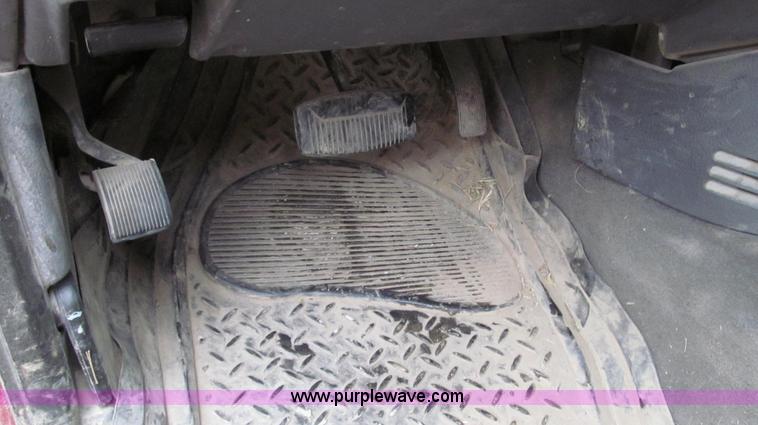 image for item G2192 2002 Ford Explorer XLS SUV