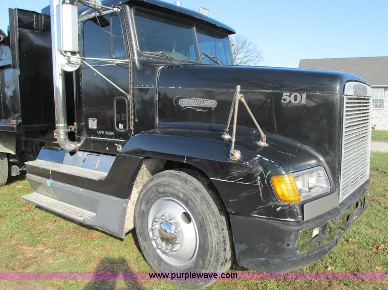 image for item G9381 1989 Freightliner FLD120 dump truck