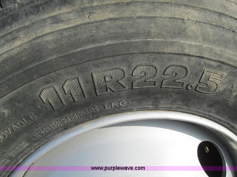 image for item G9381 1989 Freightliner FLD120 dump truck