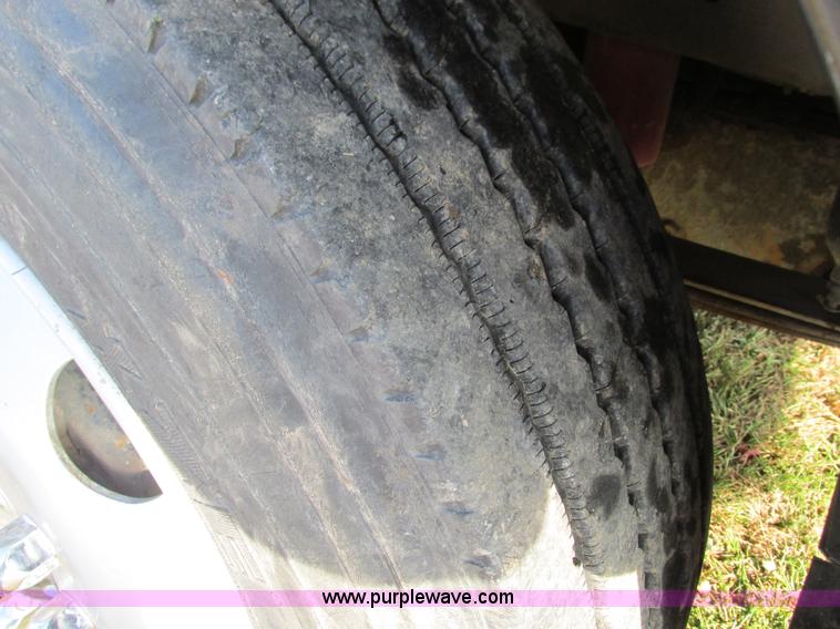 image for item G9381 1989 Freightliner FLD120 dump truck