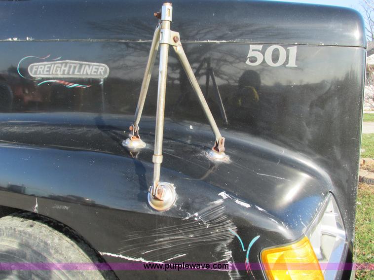 image for item G9381 1989 Freightliner FLD120 dump truck