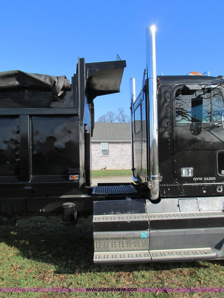 image for item G9381 1989 Freightliner FLD120 dump truck