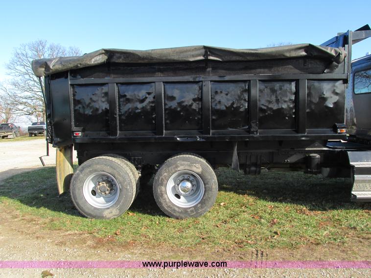 image for item G9381 1989 Freightliner FLD120 dump truck