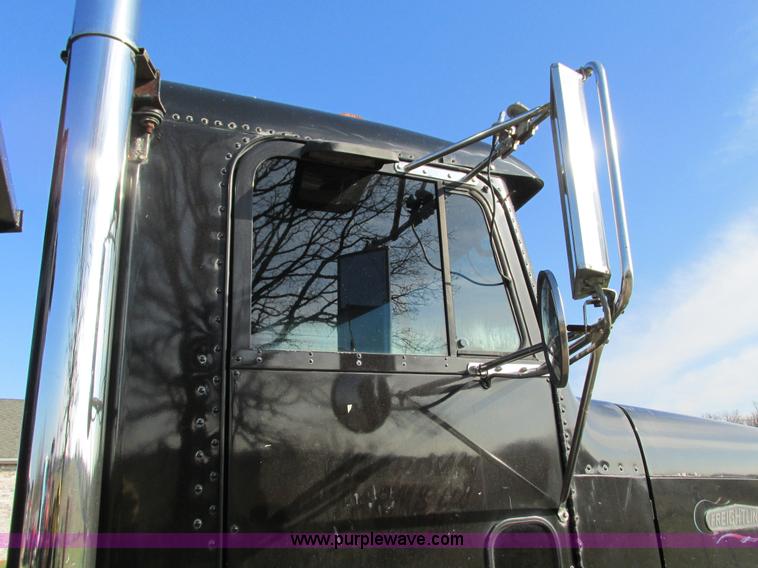 image for item G9381 1989 Freightliner FLD120 dump truck