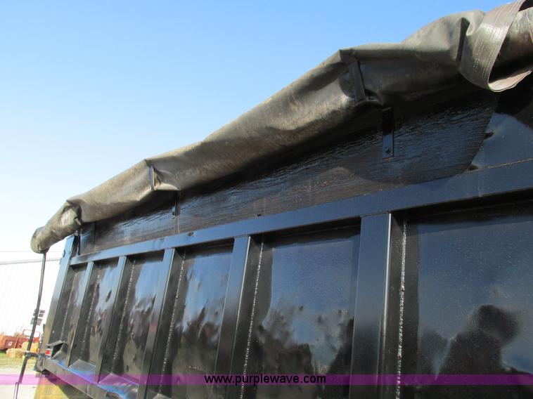 image for item G9381 1989 Freightliner FLD120 dump truck