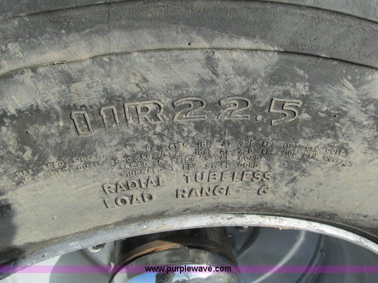 image for item G9381 1989 Freightliner FLD120 dump truck