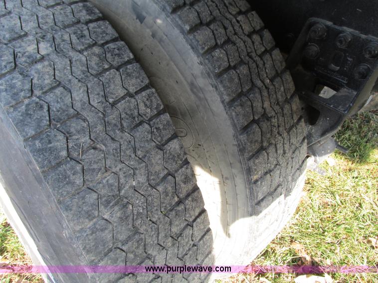 image for item G9381 1989 Freightliner FLD120 dump truck