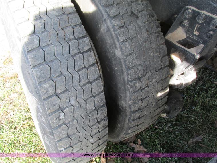 image for item G9381 1989 Freightliner FLD120 dump truck