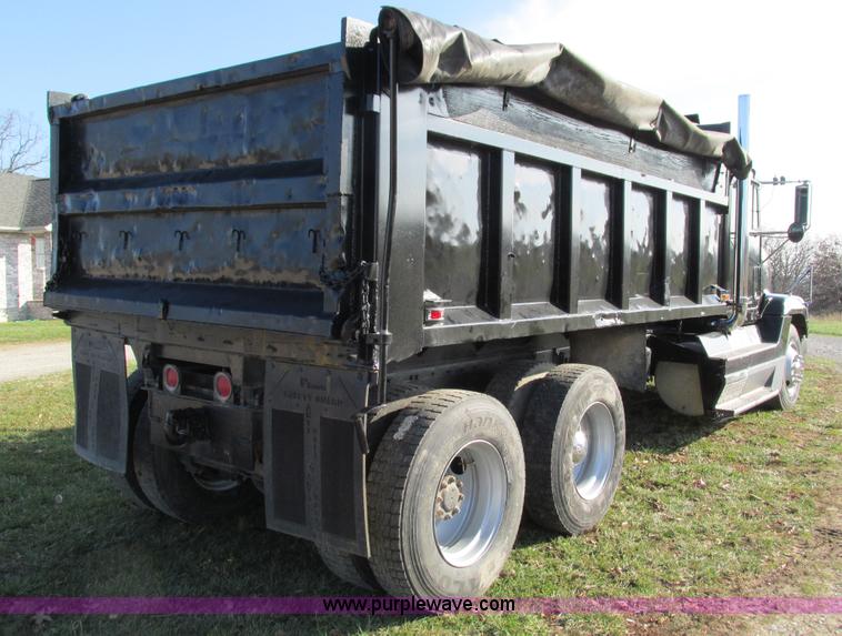 image for item G9381 1989 Freightliner FLD120 dump truck