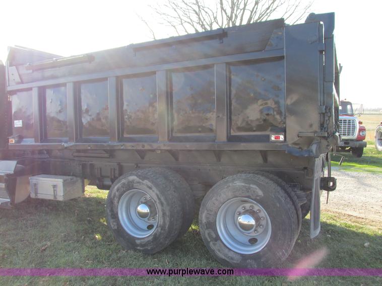 image for item G9381 1989 Freightliner FLD120 dump truck