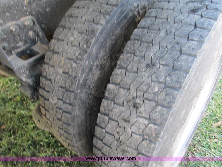 image for item G9381 1989 Freightliner FLD120 dump truck