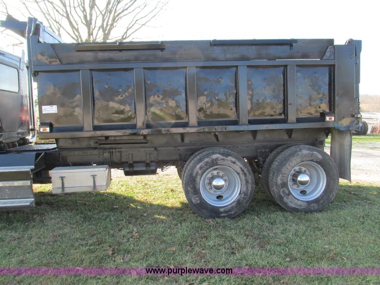 image for item G9381 1989 Freightliner FLD120 dump truck