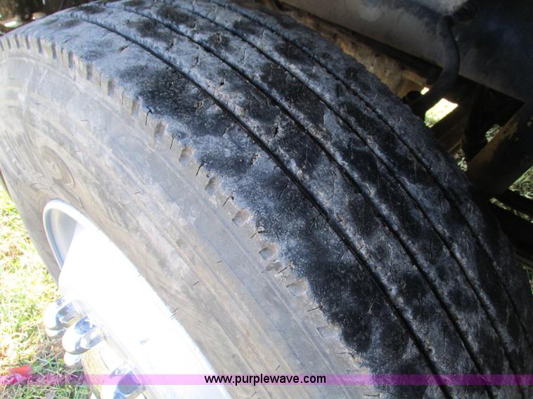 image for item G9381 1989 Freightliner FLD120 dump truck