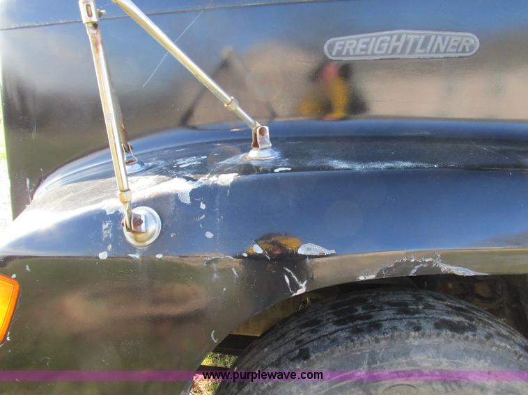 image for item G9381 1989 Freightliner FLD120 dump truck