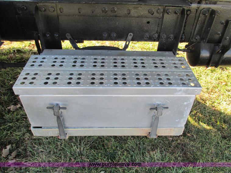 image for item G9381 1989 Freightliner FLD120 dump truck