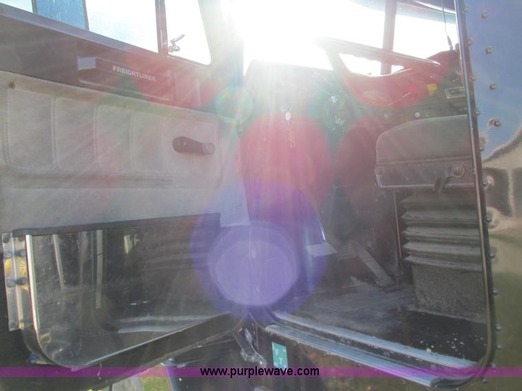 image for item G9381 1989 Freightliner FLD120 dump truck