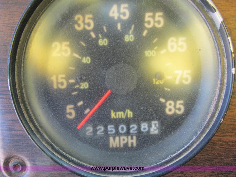 image for item G9381 1989 Freightliner FLD120 dump truck