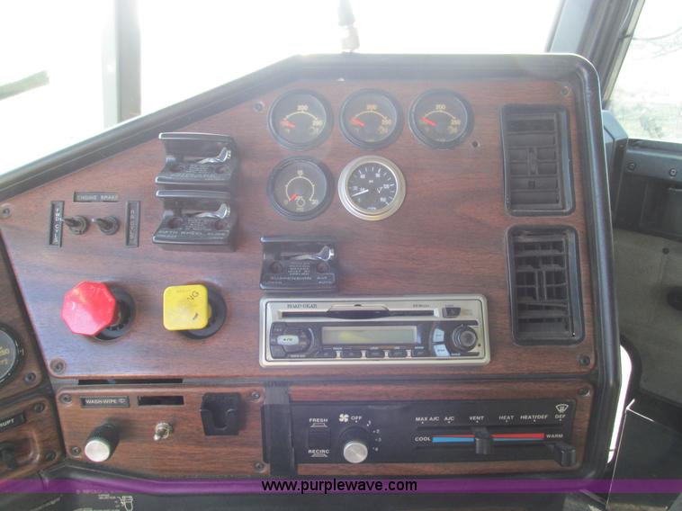 image for item G9381 1989 Freightliner FLD120 dump truck