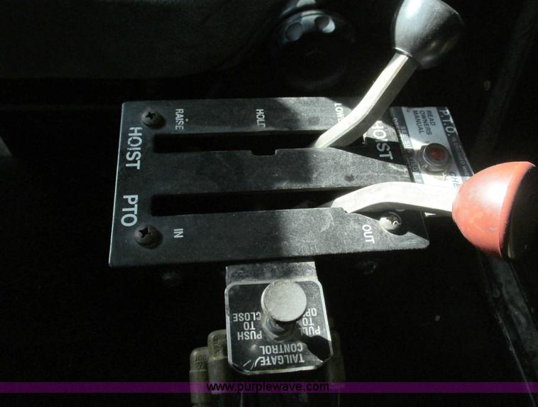 image for item G9381 1989 Freightliner FLD120 dump truck