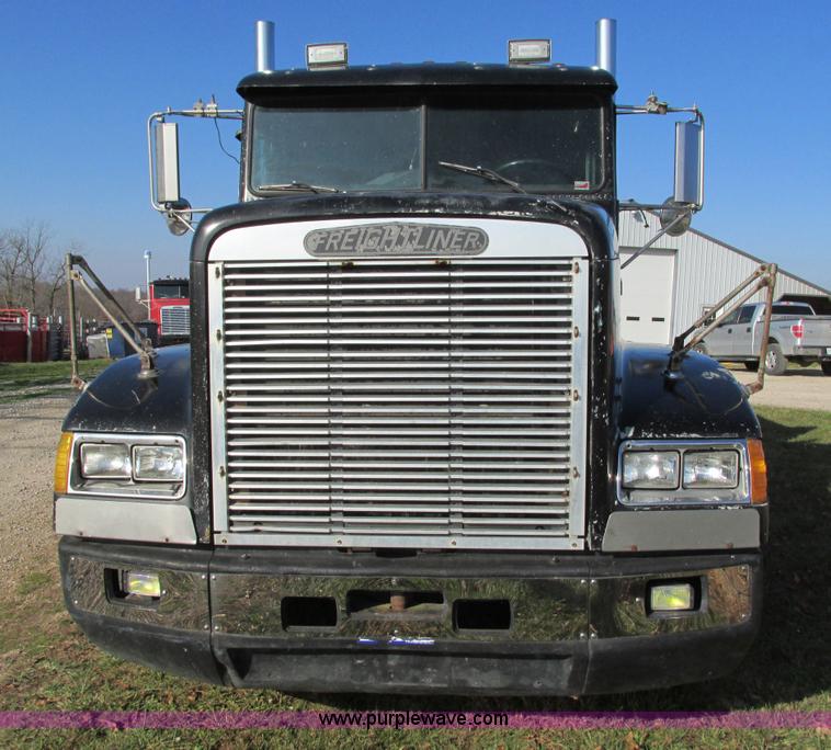 image for item G9381 1989 Freightliner FLD120 dump truck
