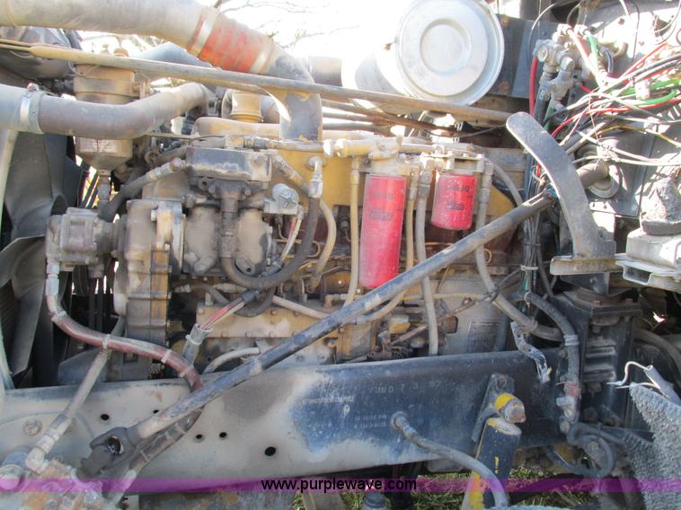 image for item G9381 1989 Freightliner FLD120 dump truck