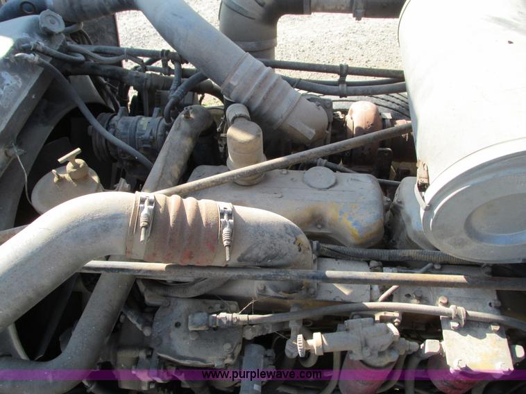 image for item G9381 1989 Freightliner FLD120 dump truck