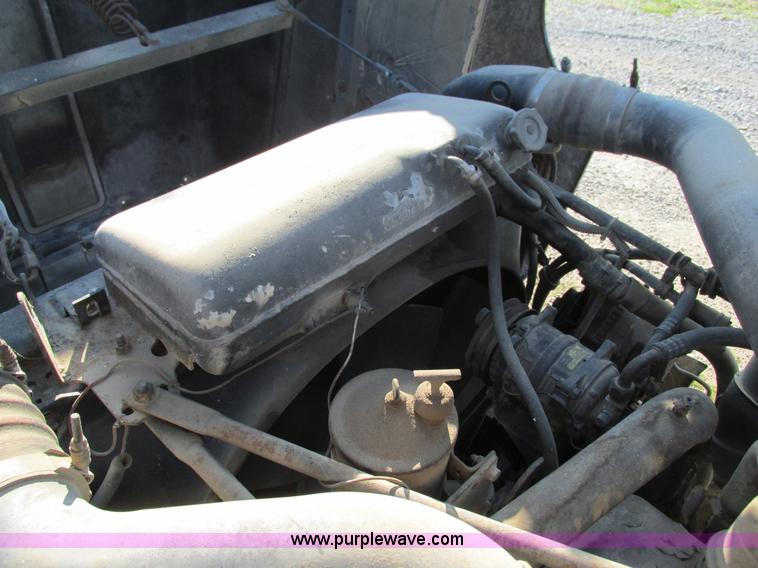 image for item G9381 1989 Freightliner FLD120 dump truck