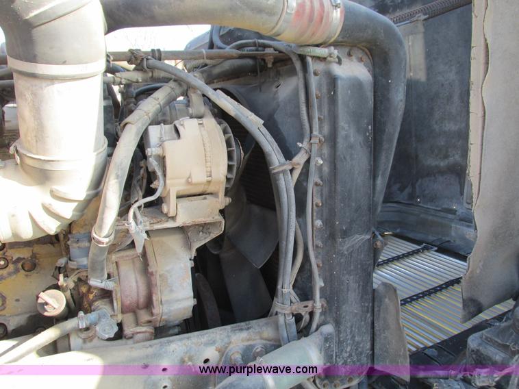 image for item G9381 1989 Freightliner FLD120 dump truck