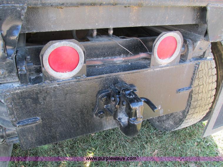 image for item G9381 1989 Freightliner FLD120 dump truck