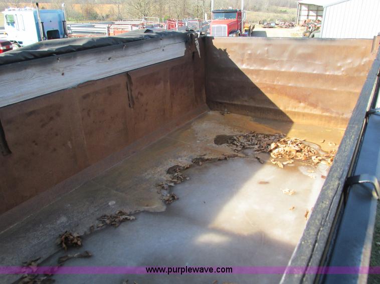 image for item G9381 1989 Freightliner FLD120 dump truck