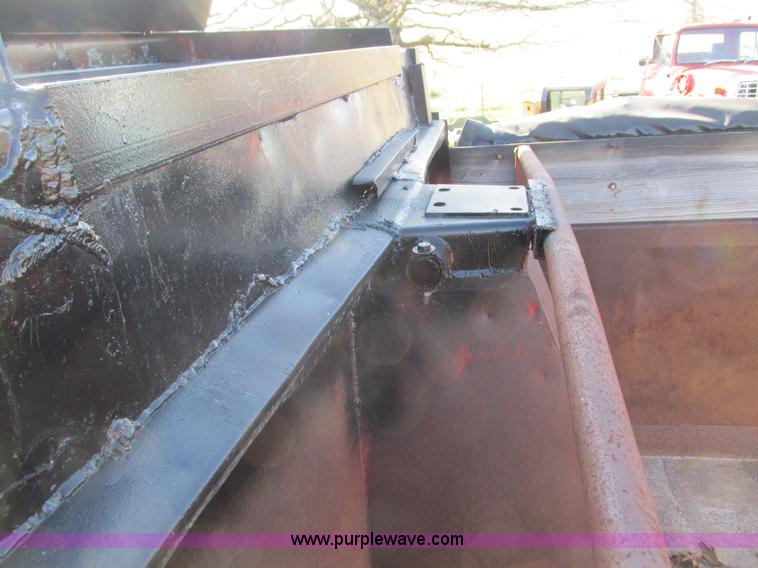 image for item G9381 1989 Freightliner FLD120 dump truck