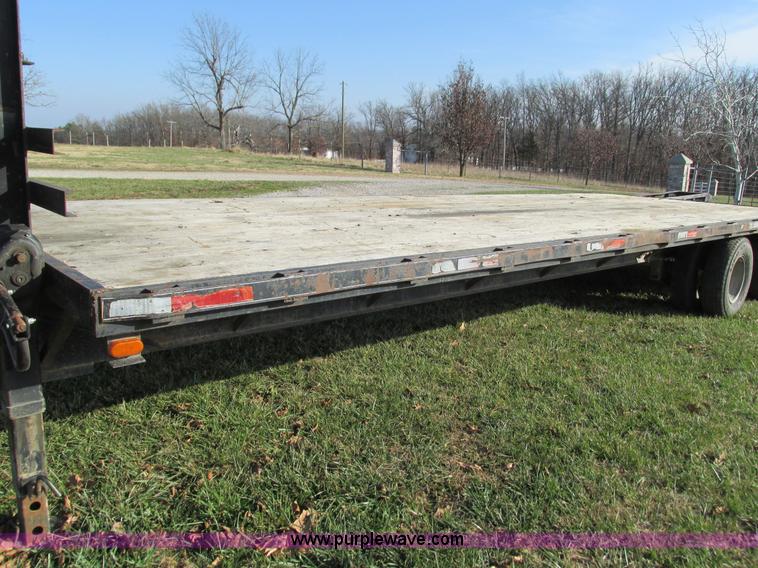 image for item G9382 2004 Tri-Star 7-04 gooseneck trailer