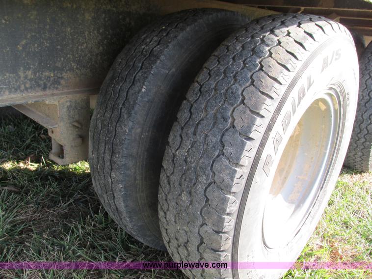 image for item G9382 2004 Tri-Star 7-04 gooseneck trailer