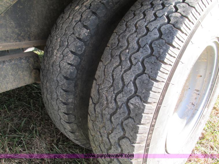 image for item G9382 2004 Tri-Star 7-04 gooseneck trailer