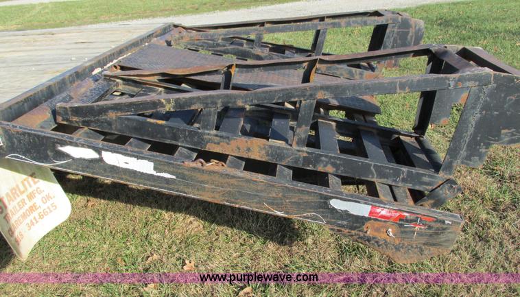 image for item G9382 2004 Tri-Star 7-04 gooseneck trailer