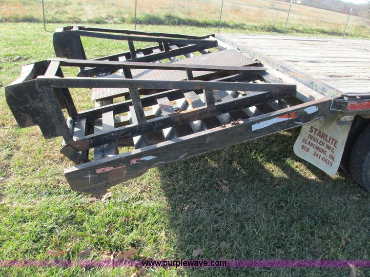 image for item G9382 2004 Tri-Star 7-04 gooseneck trailer