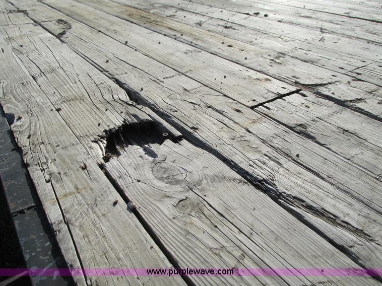 image for item G9382 2004 Tri-Star 7-04 gooseneck trailer