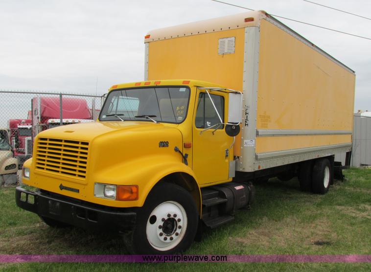 image for item G9390 1994 International 4900 box truck
