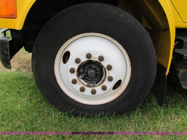 image for item G9390 1994 International 4900 box truck