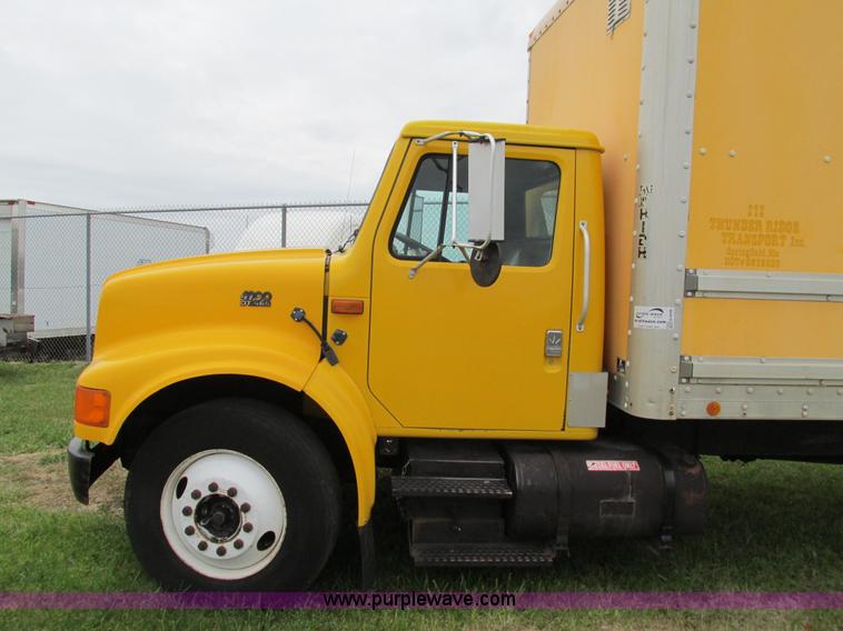 image for item G9390 1994 International 4900 box truck