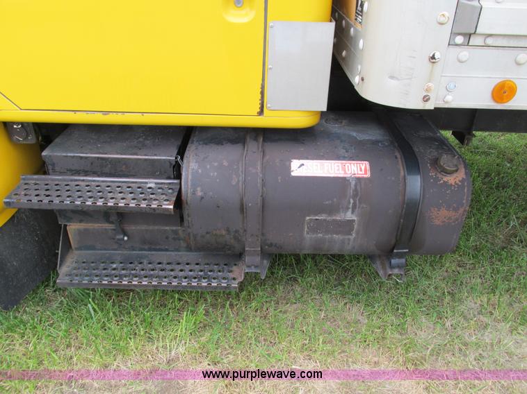 image for item G9390 1994 International 4900 box truck