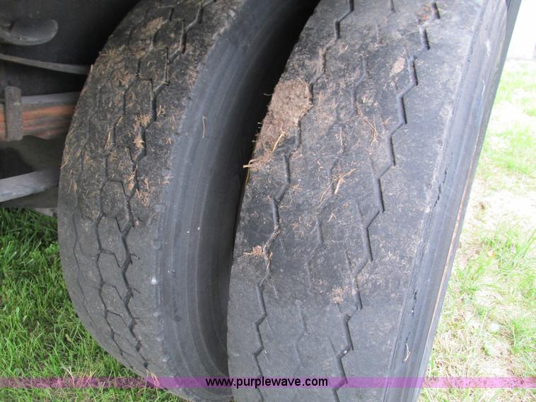 image for item G9390 1994 International 4900 box truck