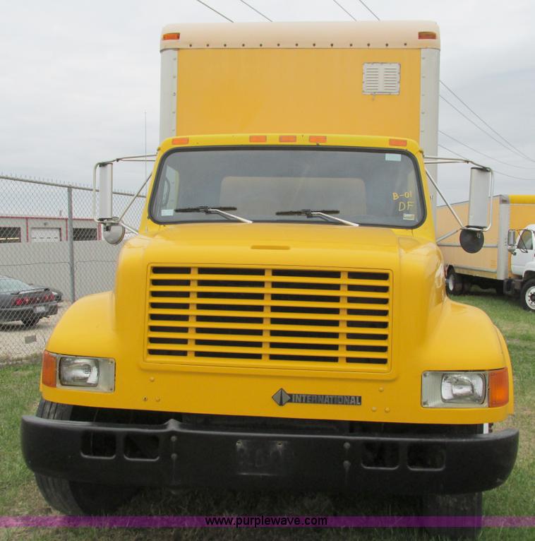 image for item G9390 1994 International 4900 box truck